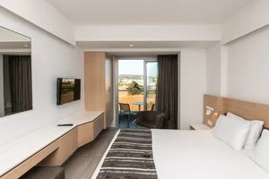 EVALENA BEACH HOTEL – Cipro