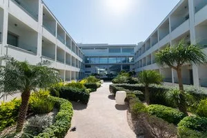 HOTEL NICHOLAS COLOR – Cipro