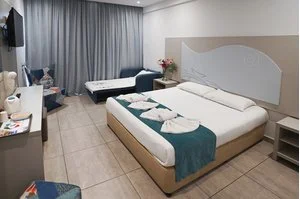 HOTEL NICHOLAS COLOR – Cipro