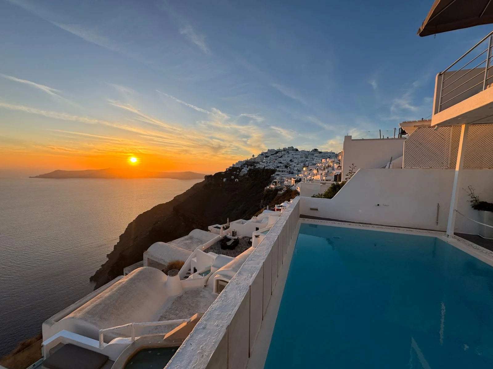 Aeolos Art & Eco Suites 