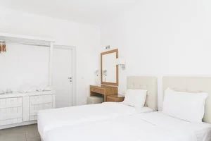 SUPER PARADISE SUITES – Mykonos