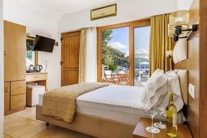 BLUE GREEN BAY HOTEL – Panormos