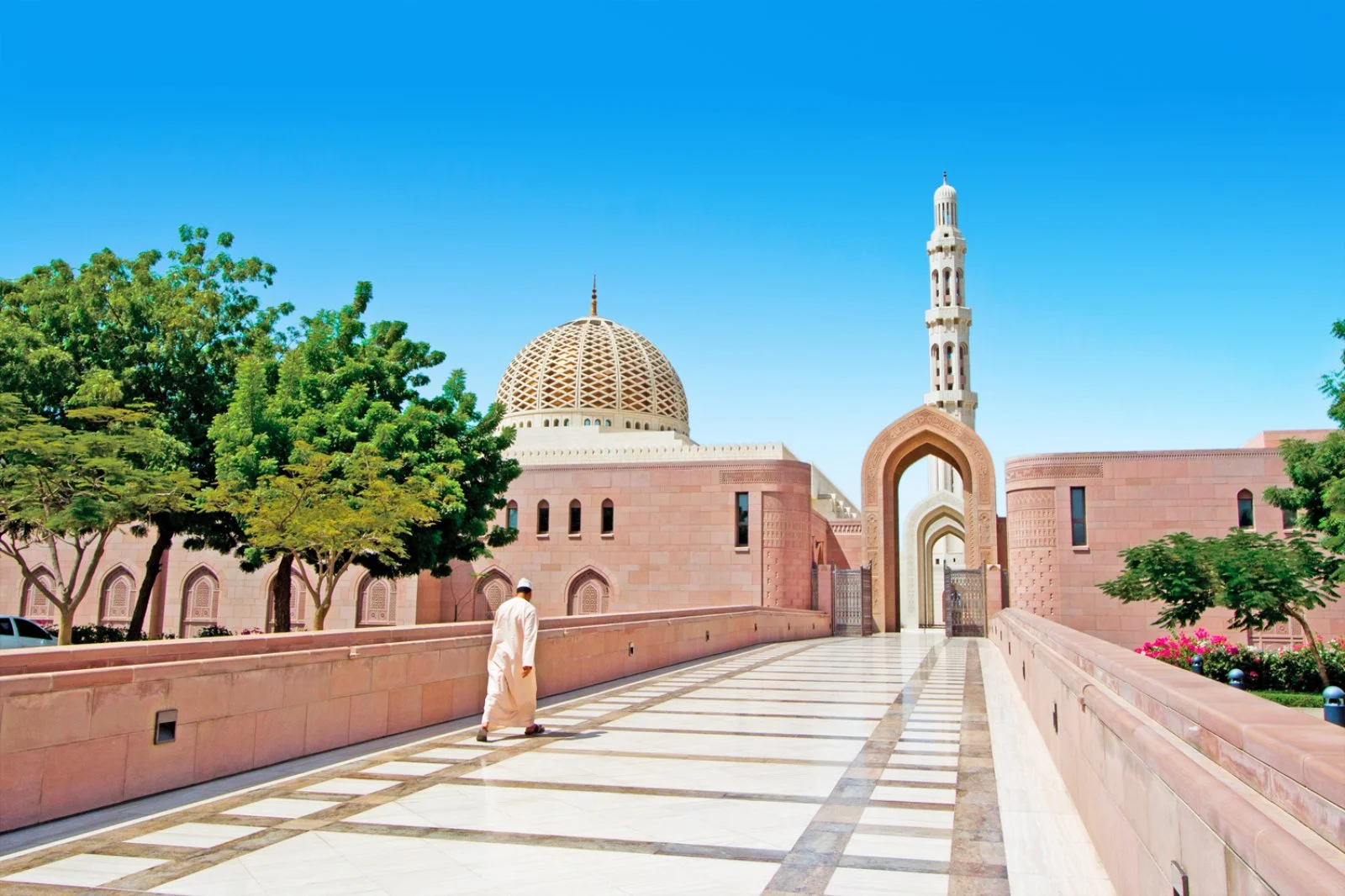 Bravo Esplora Muscat E Mare Salalah Edition - Muscat, Sultan Qaboos Grand Mosque