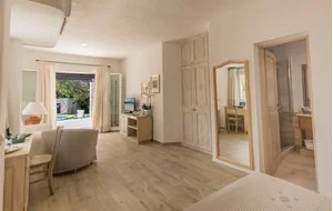 GRAND RELAIS DEI NURAGHI – Baja Sardinia
