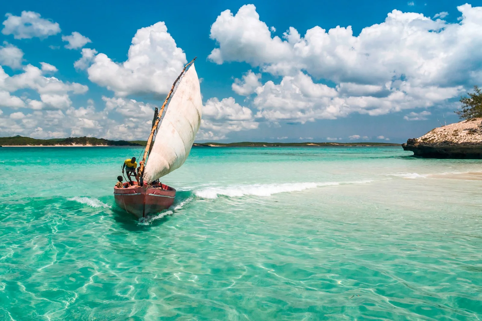 PARCO DELL’ANKARANA/ANKIFY/TANIKELY/NOSY KOMBA/NOSY BE (200 km)