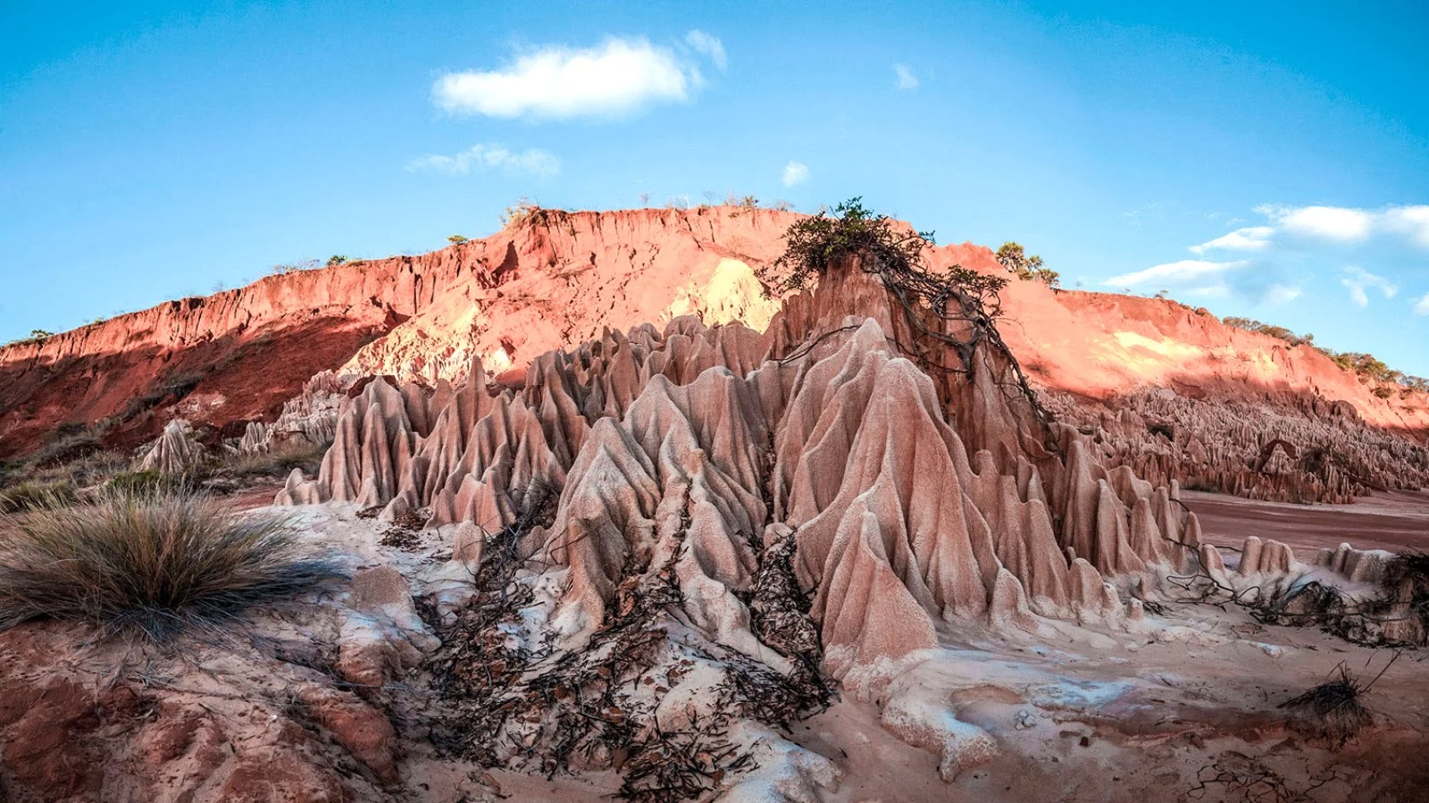 Nosy Be/Ankify/Plantation Millot/Ambilobe/Tsingy Rossi/Diego Suarez (320 km)