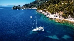 La costa nei dintorni di Moraitika