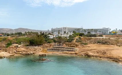 LEONARDO LAURA BEACH – Cipro