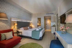 LEONARDO LAURA BEACH – Cipro