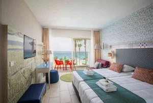 LEONARDO LAURA BEACH – Cipro