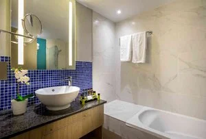 LEONARDO LAURA BEACH – Cipro
