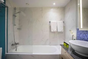LEONARDO LAURA BEACH – Cipro