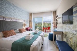 LEONARDO LAURA BEACH – Cipro