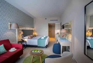 LEONARDO LAURA BEACH – Cipro