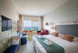 LEONARDO LAURA BEACH – Cipro