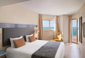 LEONARDO LAURA BEACH – Cipro