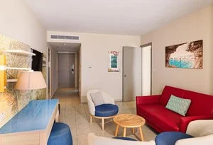 LEONARDO LAURA BEACH – Cipro
