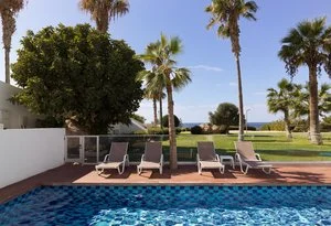 LEONARDO LAURA BEACH – Cipro