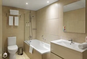 LEONARDO LAURA BEACH – Cipro