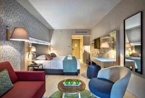LEONARDO LAURA BEACH – Cipro