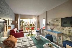 LEONARDO LAURA BEACH – Cipro