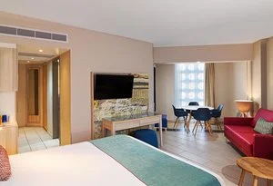 LEONARDO LAURA BEACH – Cipro