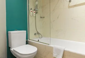LEONARDO LAURA BEACH – Cipro
