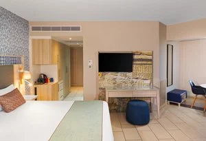 LEONARDO LAURA BEACH – Cipro