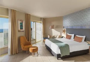 LEONARDO LAURA BEACH – Cipro