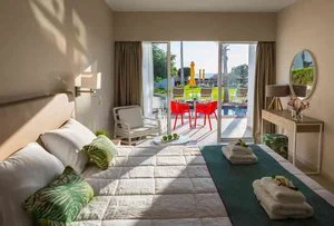 LEONARDO LAURA BEACH – Cipro