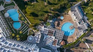 LEONARDO LAURA BEACH – Cipro
