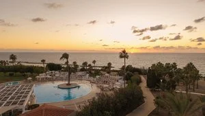LEONARDO LAURA BEACH – Cipro