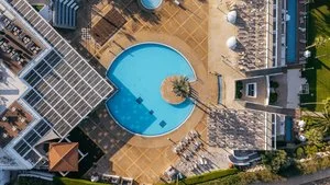 LEONARDO LAURA BEACH – Cipro