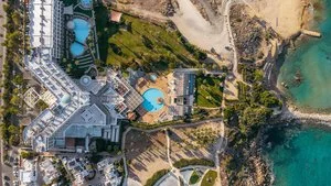 LEONARDO LAURA BEACH – Cipro