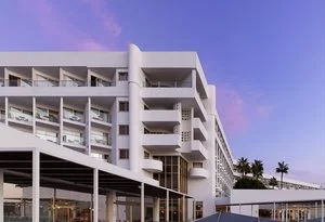 LEONARDO LAURA BEACH – Cipro