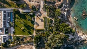 LEONARDO LAURA BEACH – Cipro