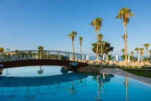 LEONARDO LAURA BEACH – Cipro