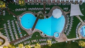 LEONARDO LAURA BEACH – Cipro