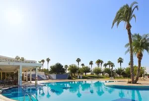 LEONARDO LAURA BEACH – Cipro