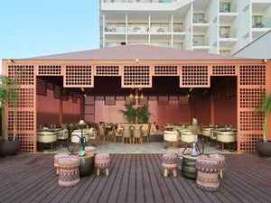 LEONARDO LAURA BEACH – Cipro
