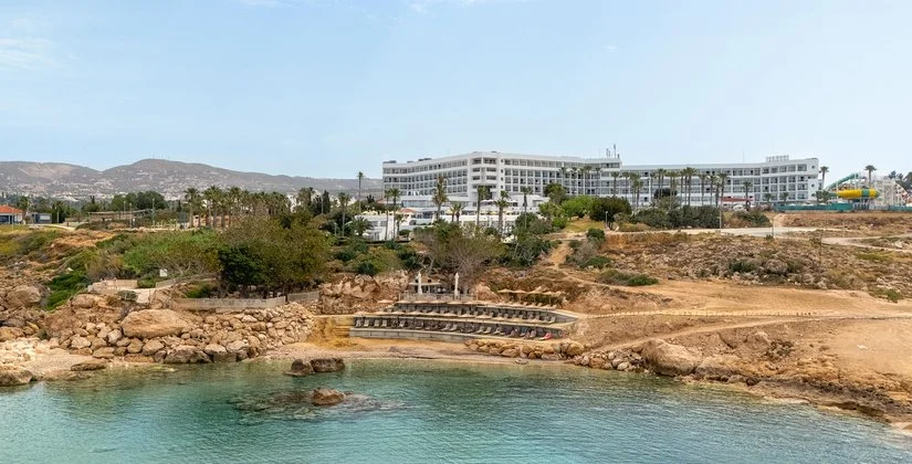 LEONARDO LAURA BEACH – Cipro