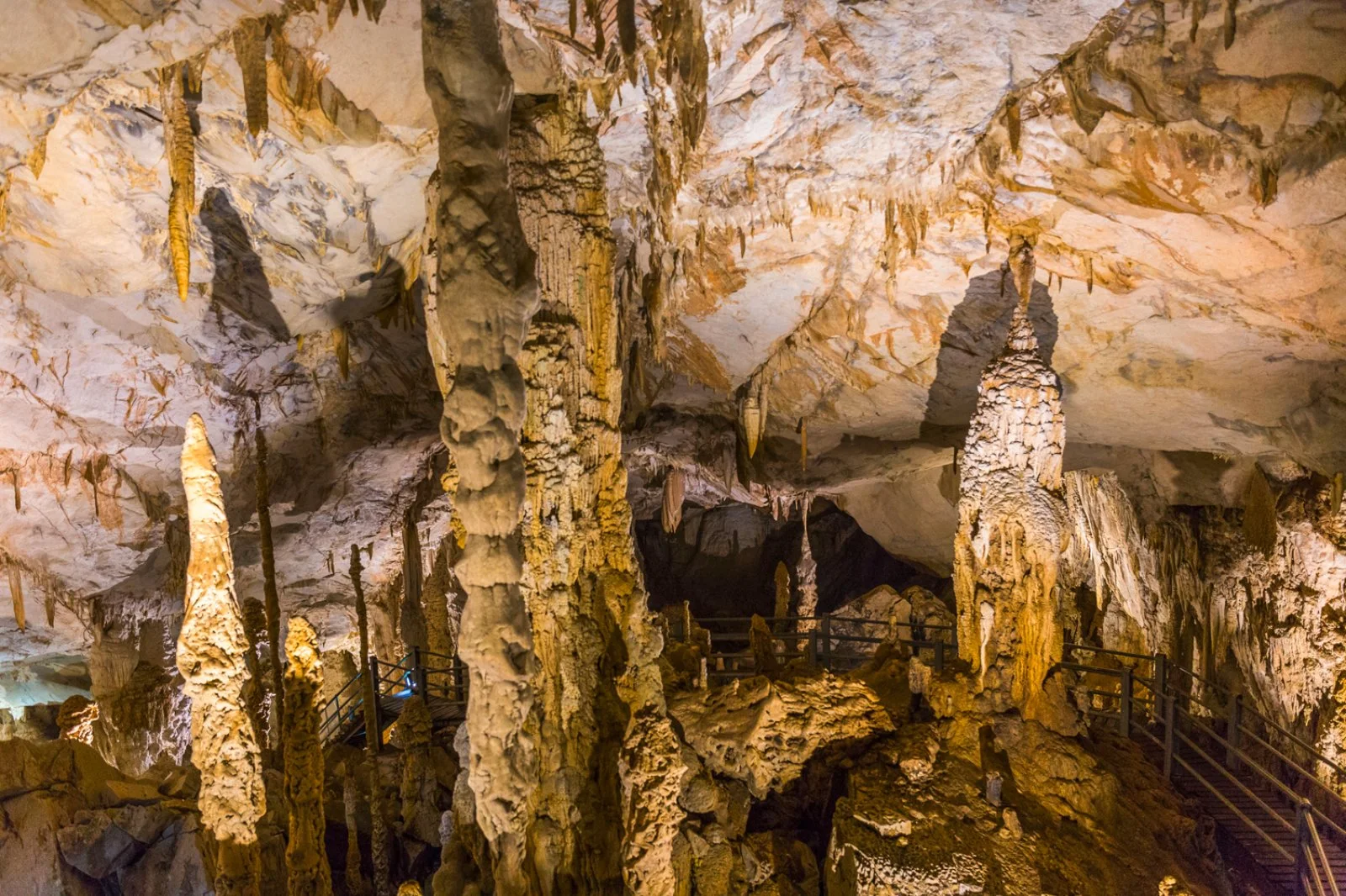 Kuching - Mulu Caves - immagine 1 di 3
