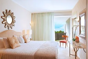 Deluxe family room