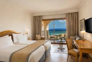 Classic room vista piscina e mare