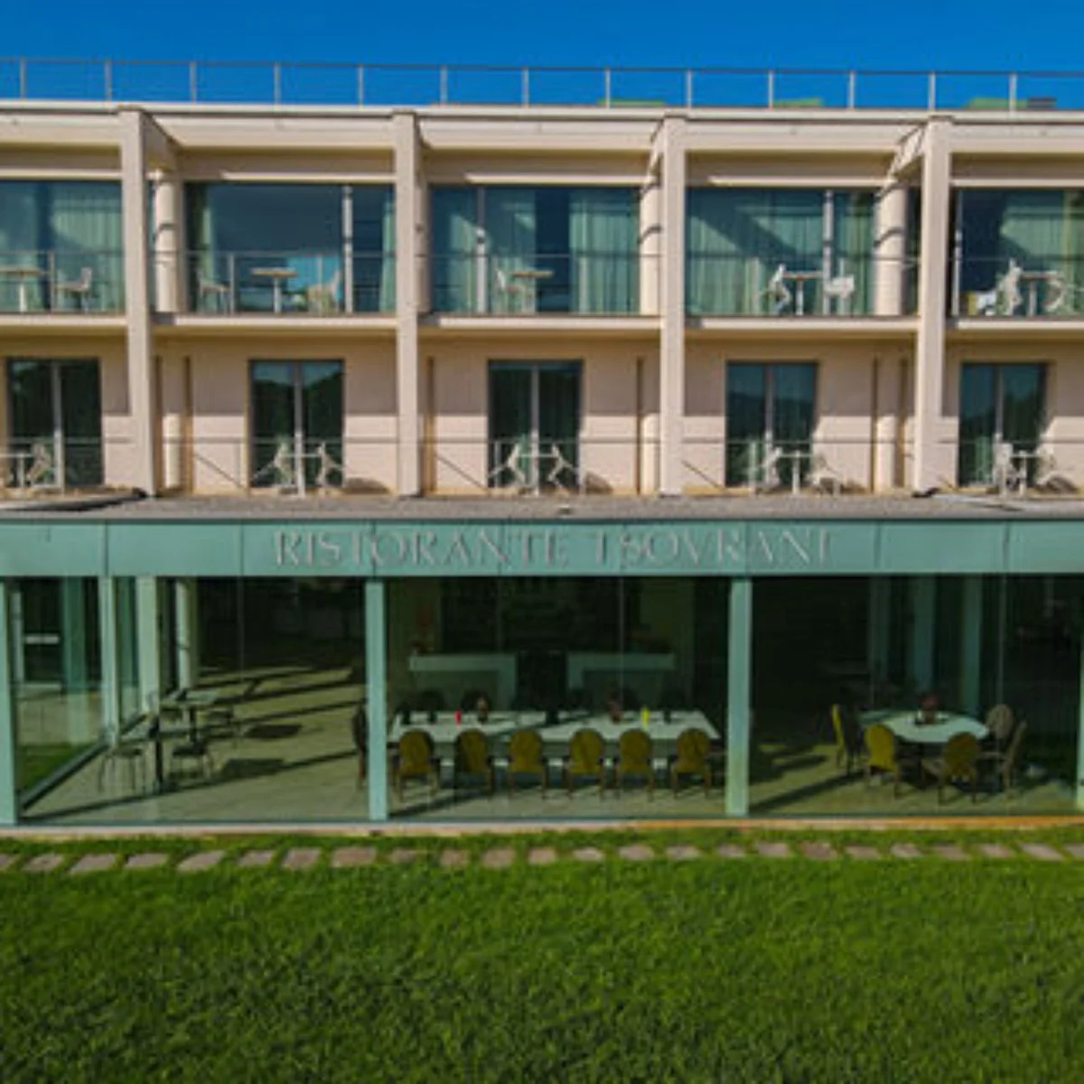 Smy Pisa Tower Plaza 