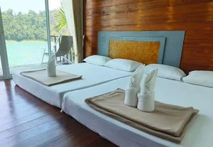 Phupha Waree Floating Resort