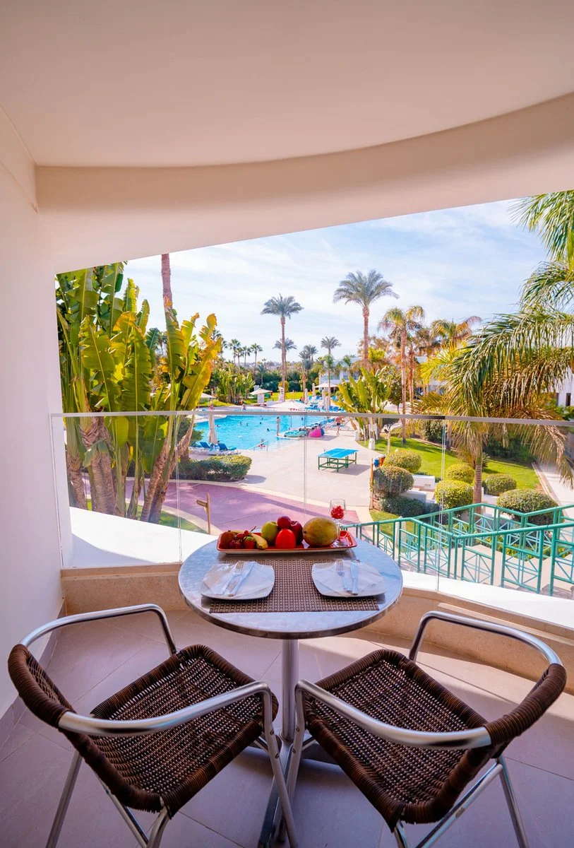 Superior Pool View