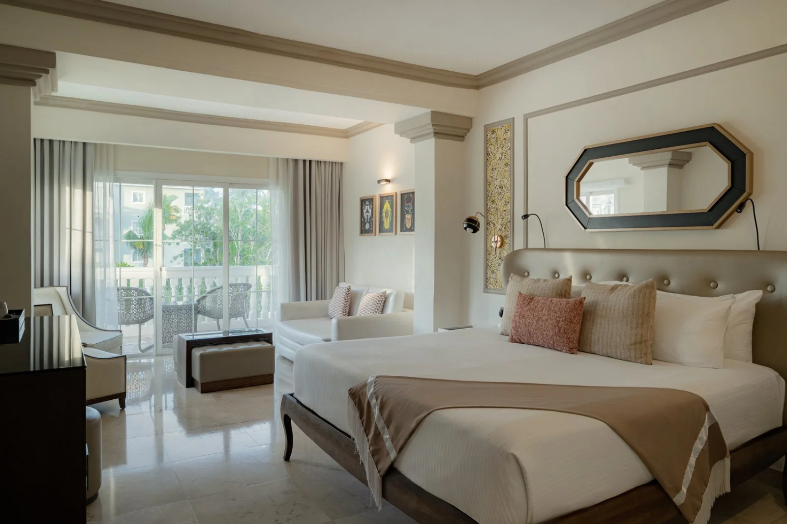 Junior suite lady hamilton