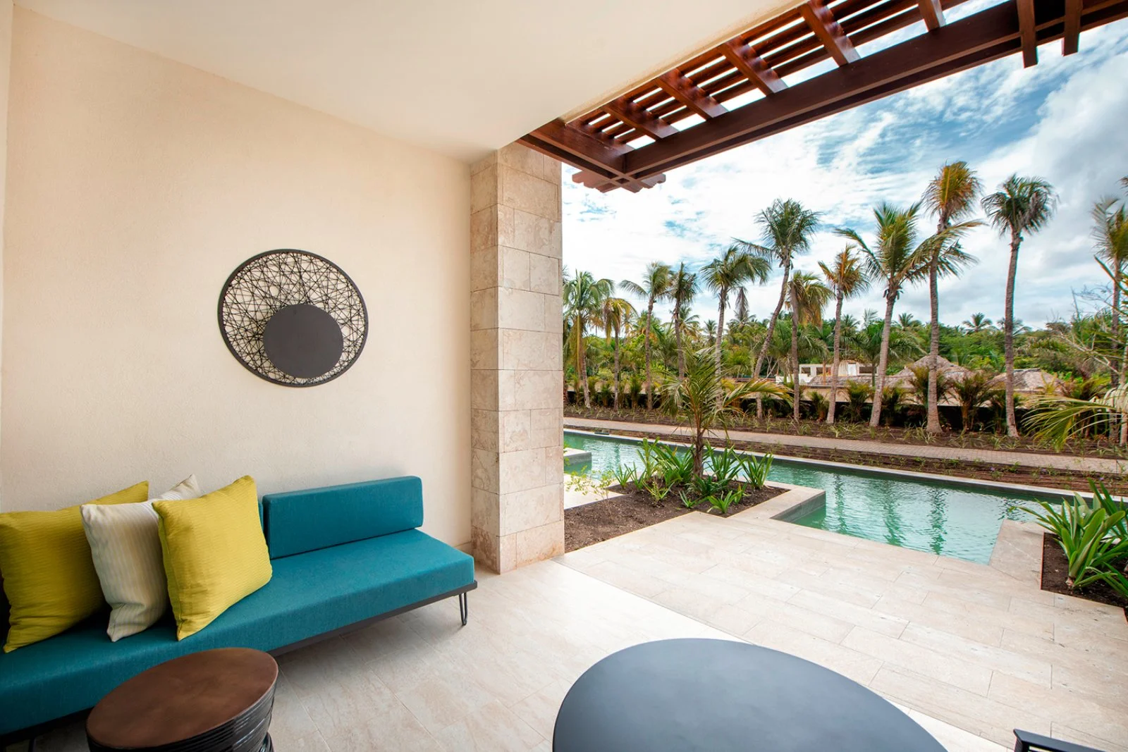 Junior suite swim up