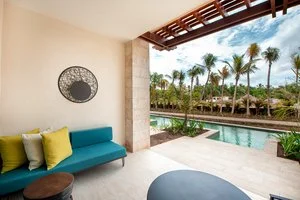 Junior suite swim up